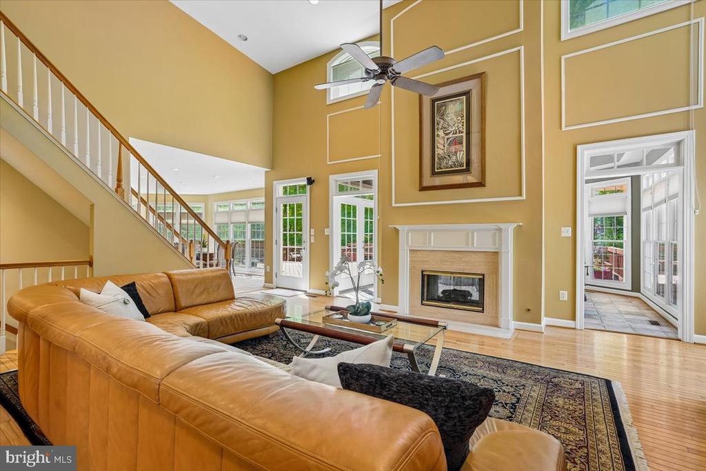 8220 ROSELAND DRIVE