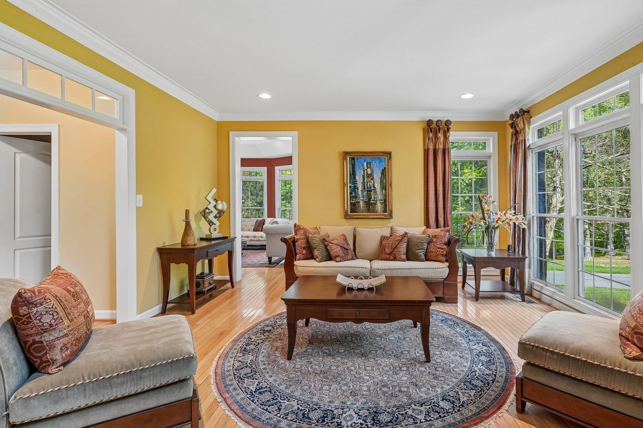 8220 ROSELAND DRIVE