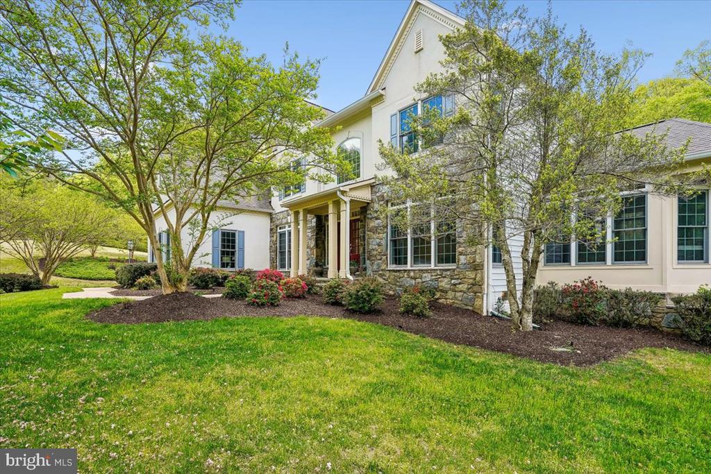 8220 ROSELAND DRIVE