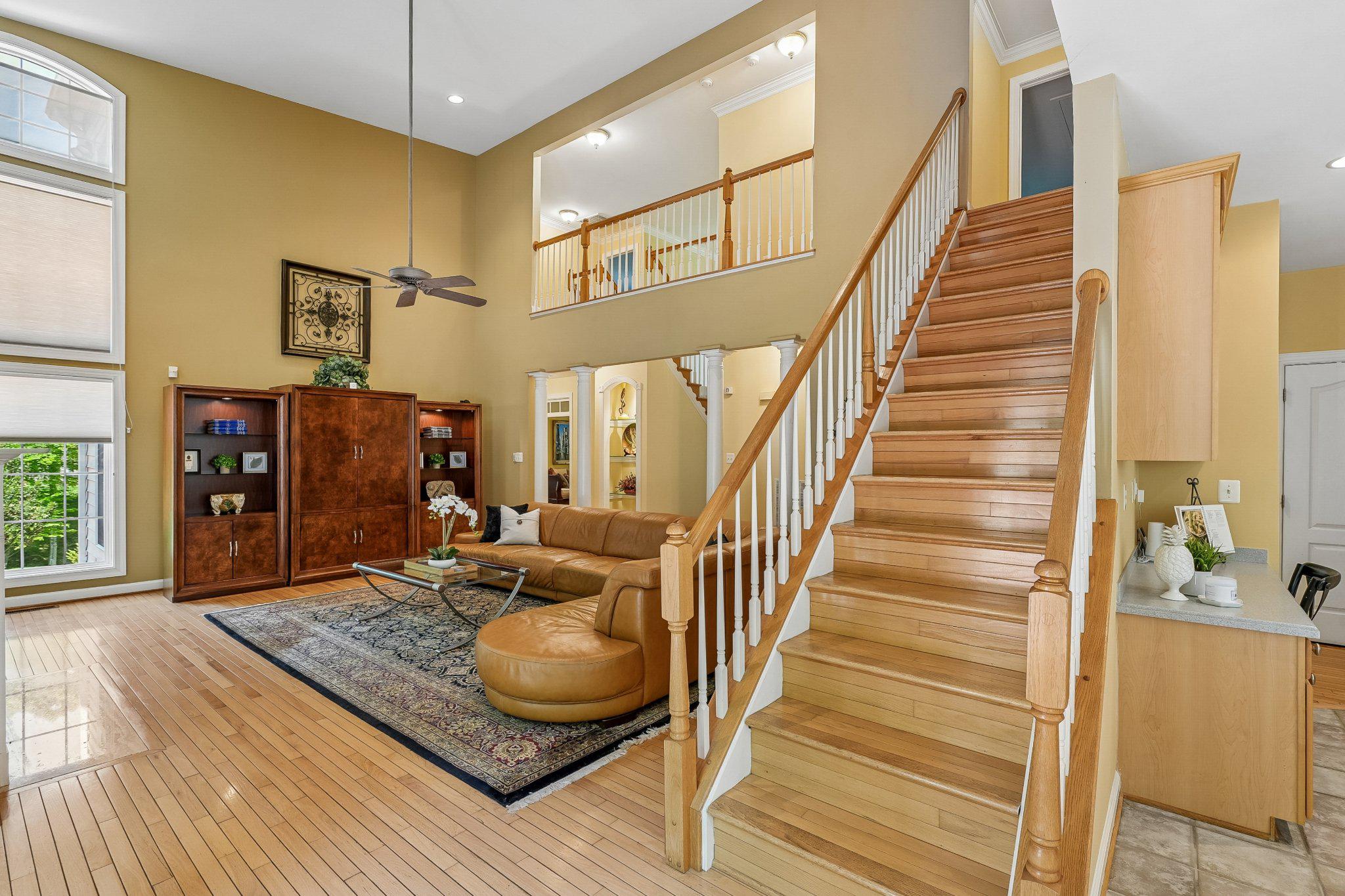 8220 ROSELAND DRIVE