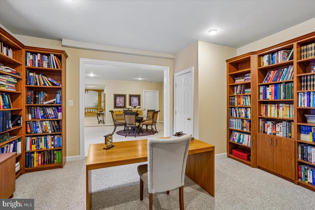 8220 ROSELAND DRIVE