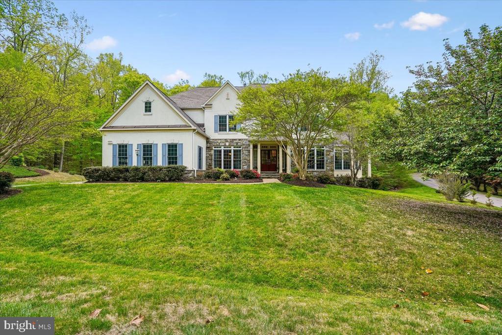 8220 ROSELAND DRIVE