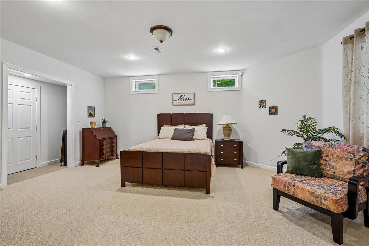 8220 ROSELAND DRIVE