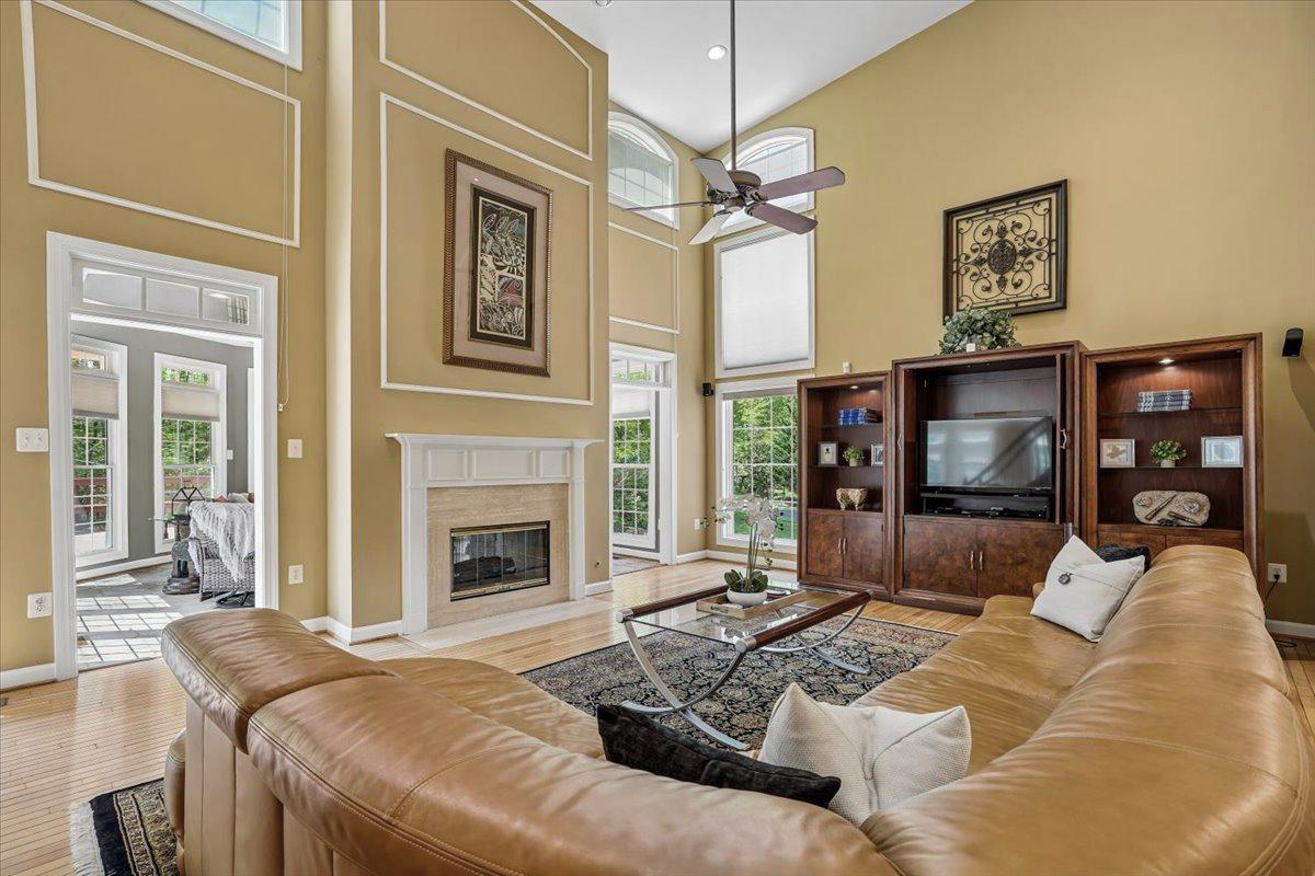 8220 ROSELAND DRIVE
