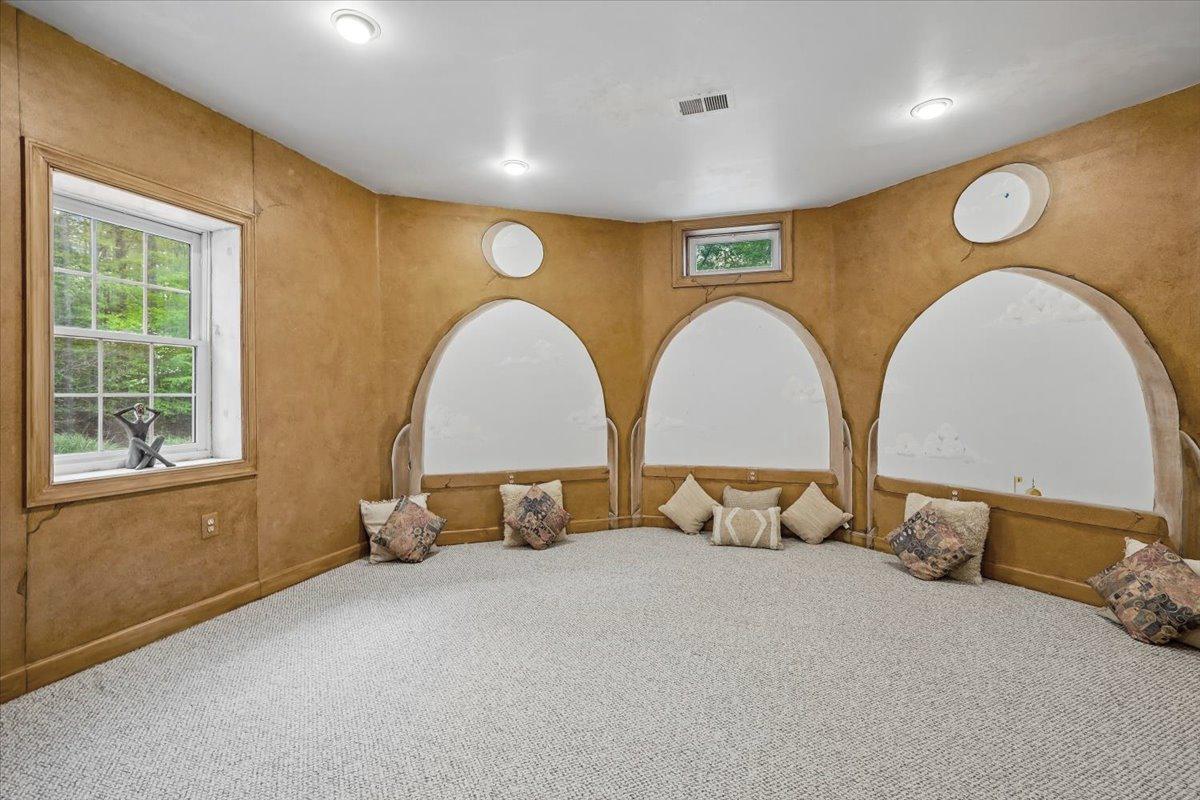 8220 ROSELAND DRIVE