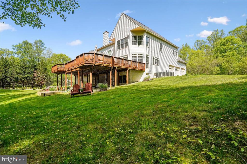 8220 ROSELAND DRIVE