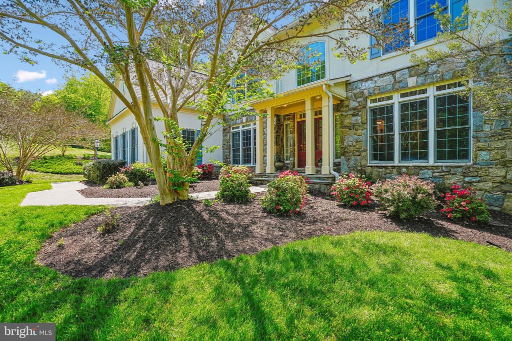 8220 ROSELAND DRIVE