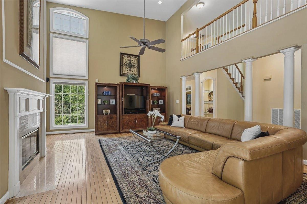 8220 ROSELAND DRIVE