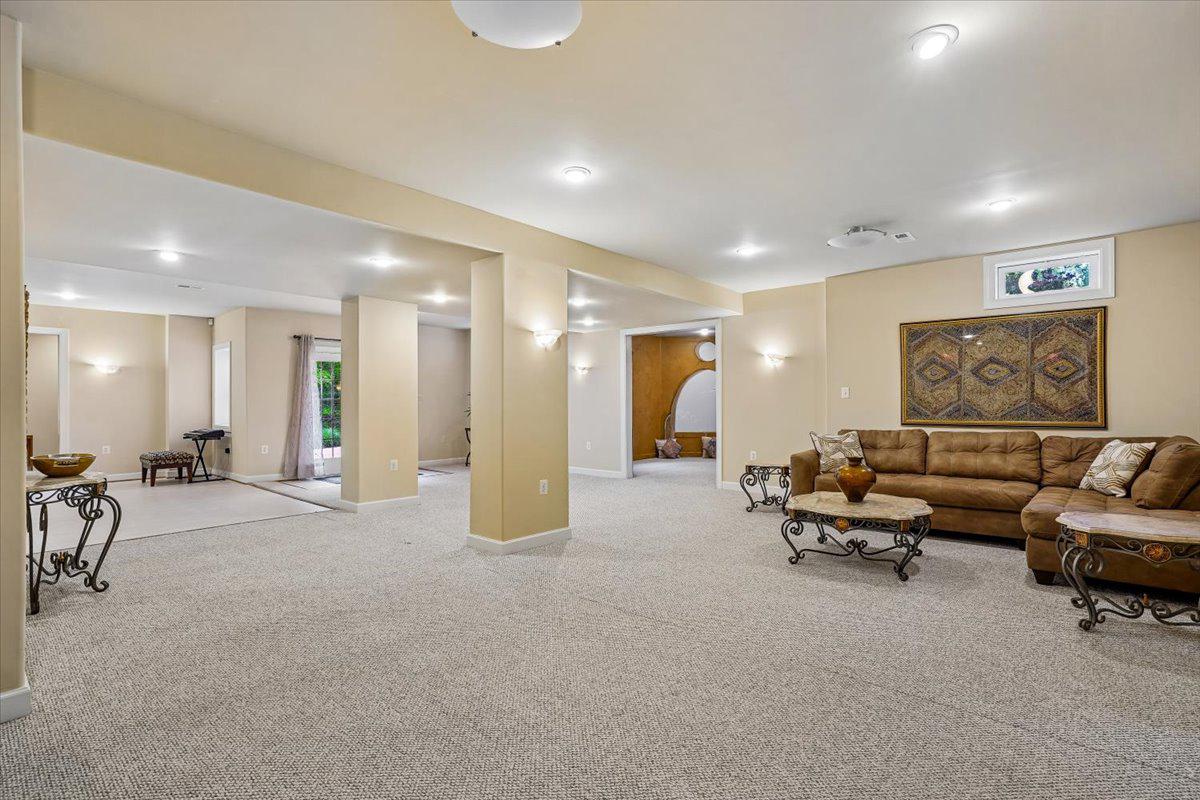 8220 ROSELAND DRIVE
