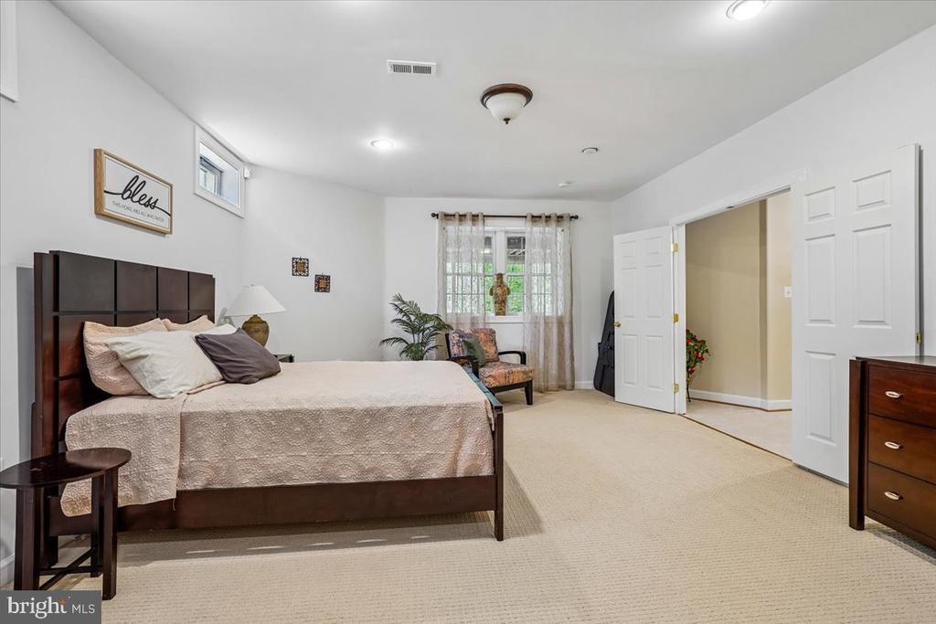 8220 ROSELAND DRIVE