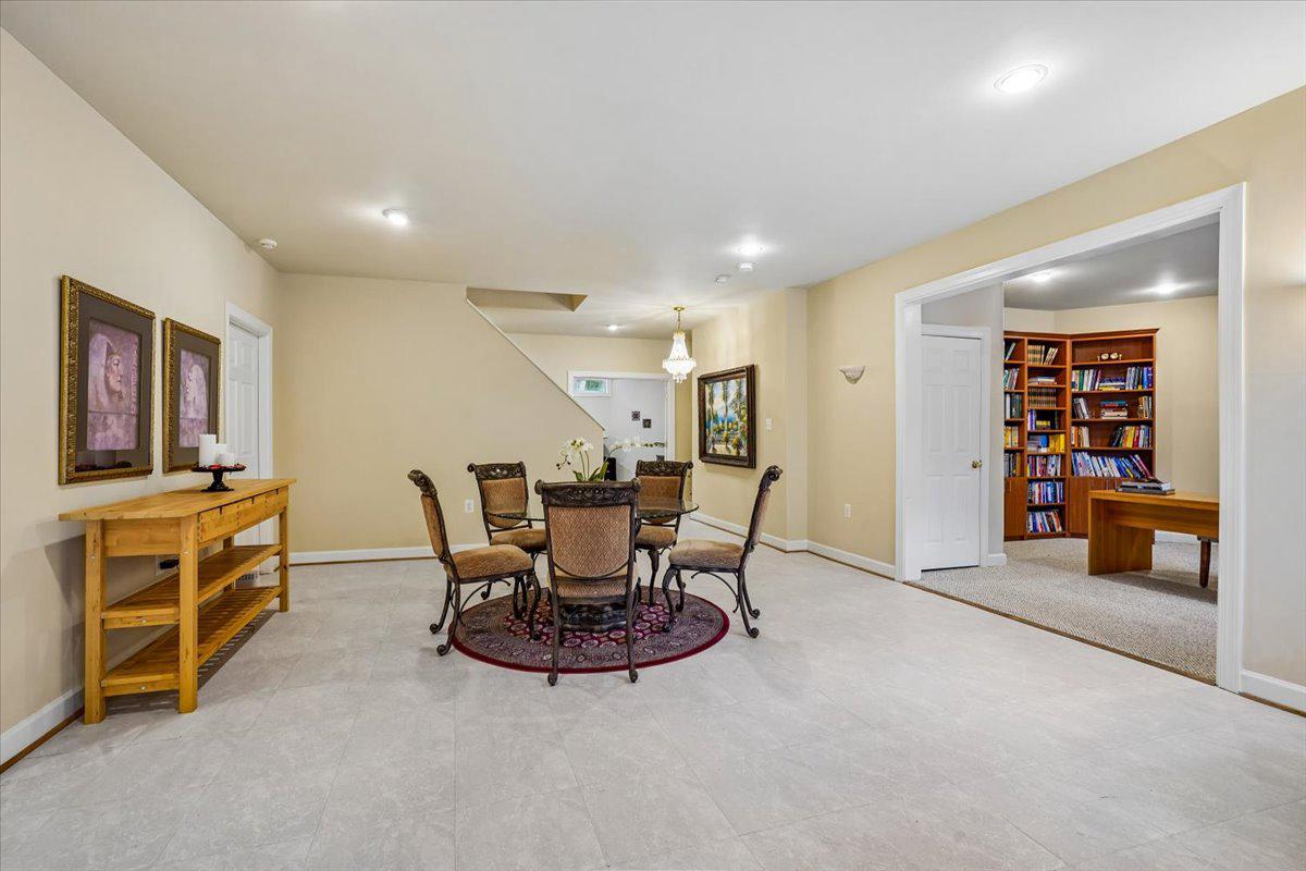 8220 ROSELAND DRIVE