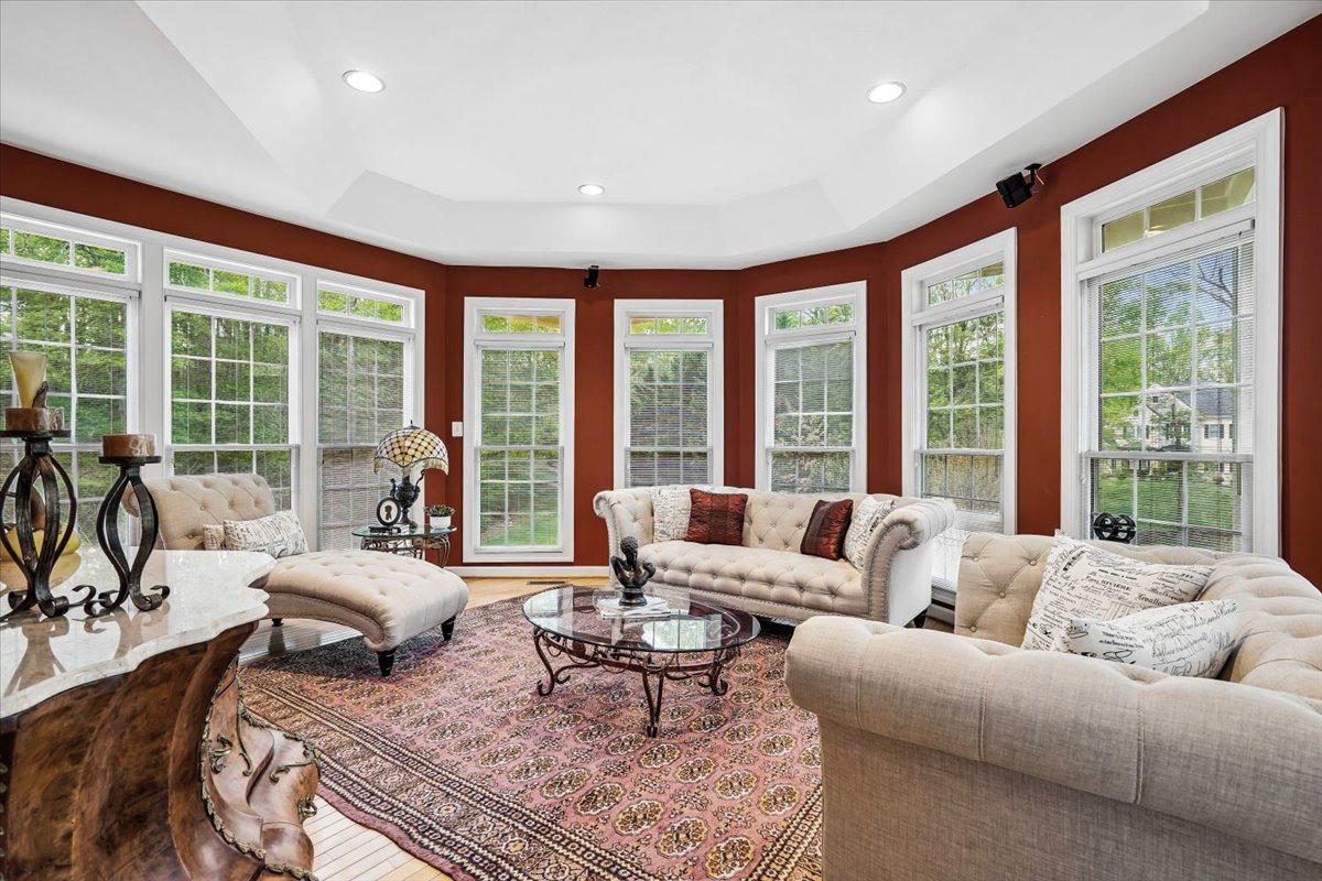 8220 ROSELAND DRIVE