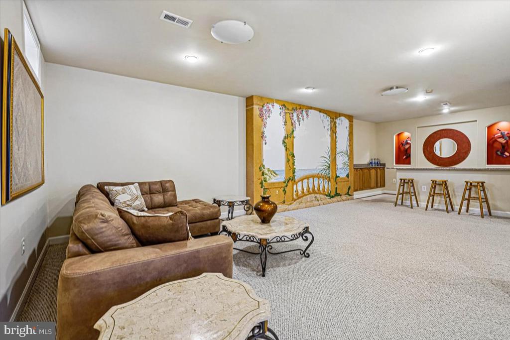 8220 ROSELAND DRIVE