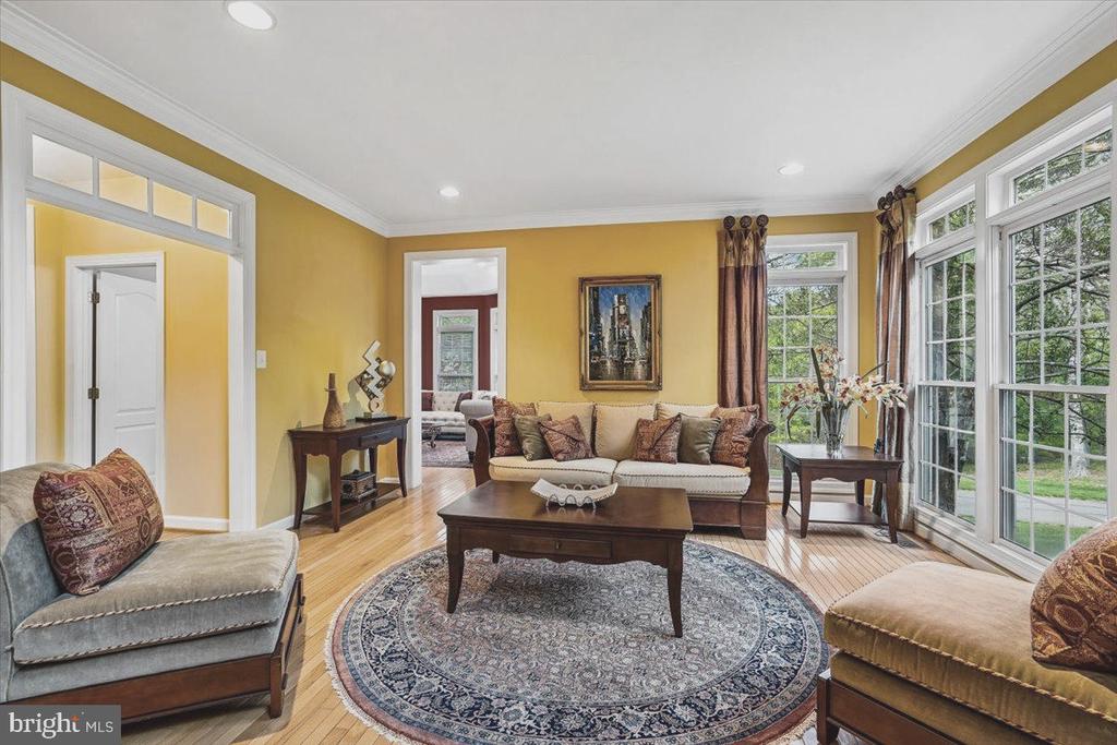 8220 ROSELAND DRIVE
