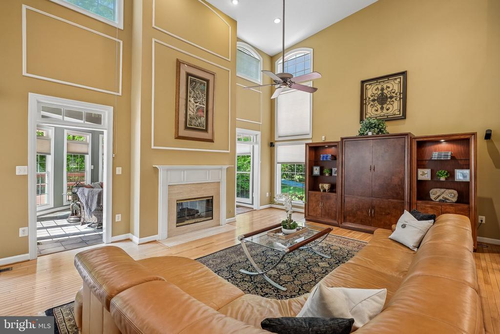 8220 ROSELAND DRIVE