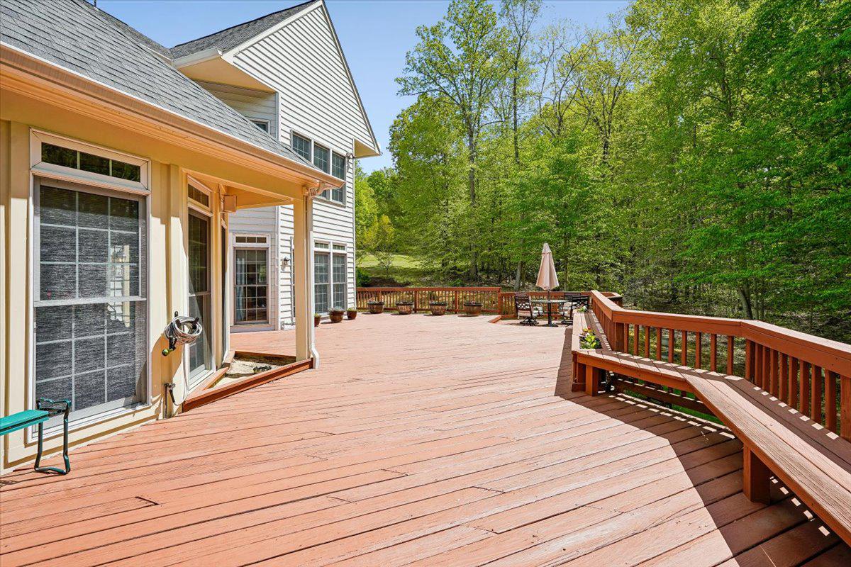 8220 ROSELAND DRIVE