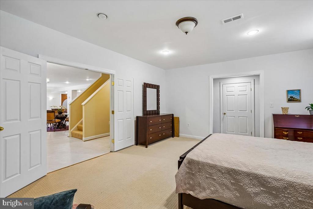 8220 ROSELAND DRIVE