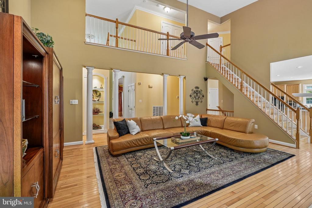 8220 ROSELAND DRIVE