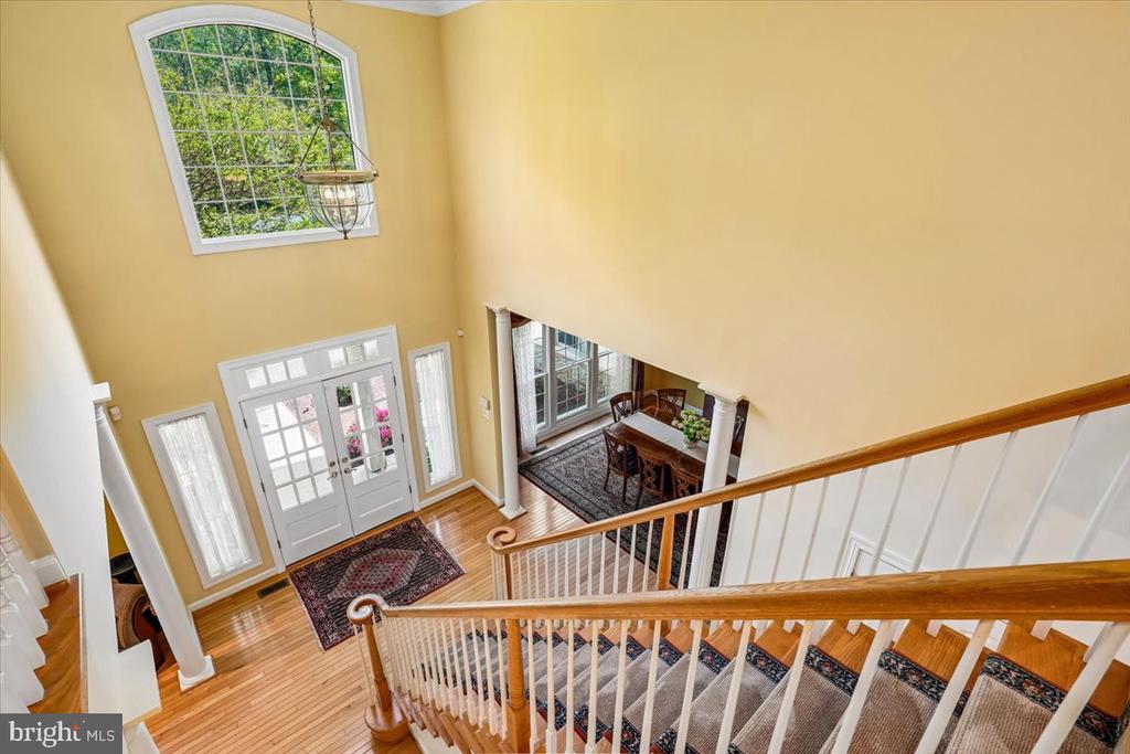 8220 ROSELAND DRIVE