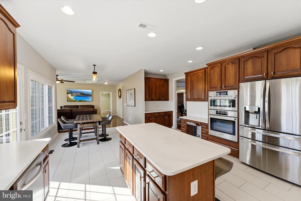 6070 ERINBLAIR LOOP