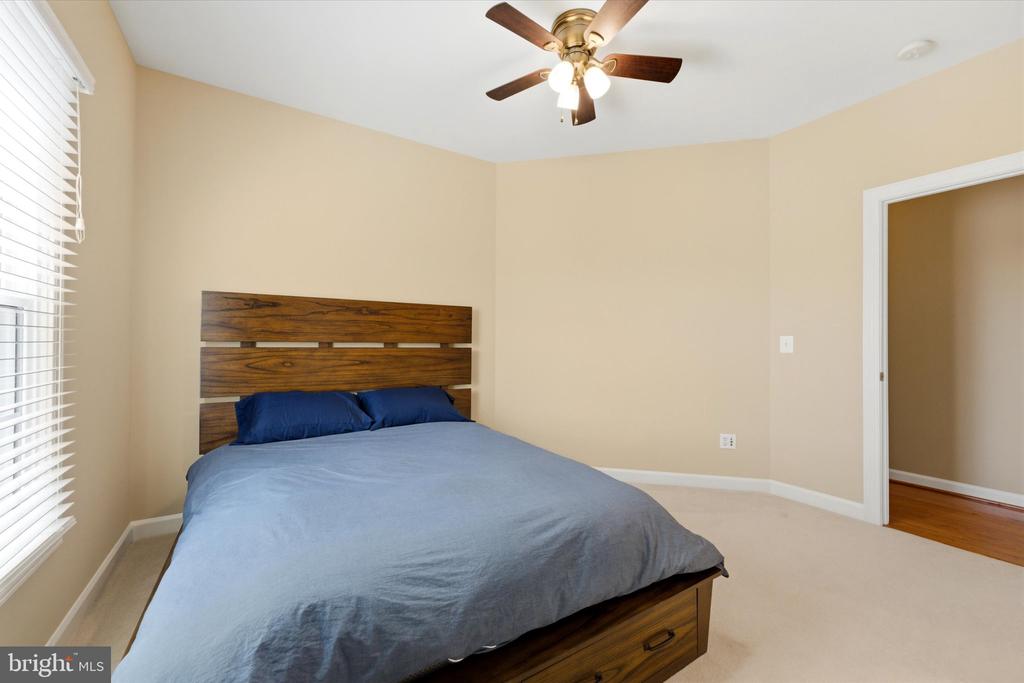 6070 ERINBLAIR LOOP