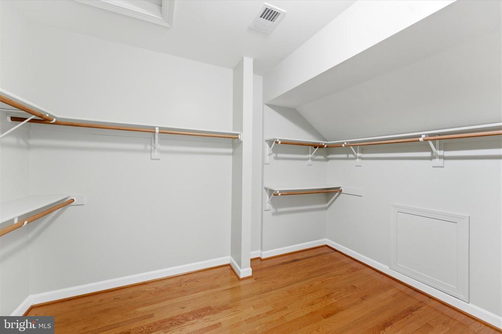 6070 ERINBLAIR LOOP