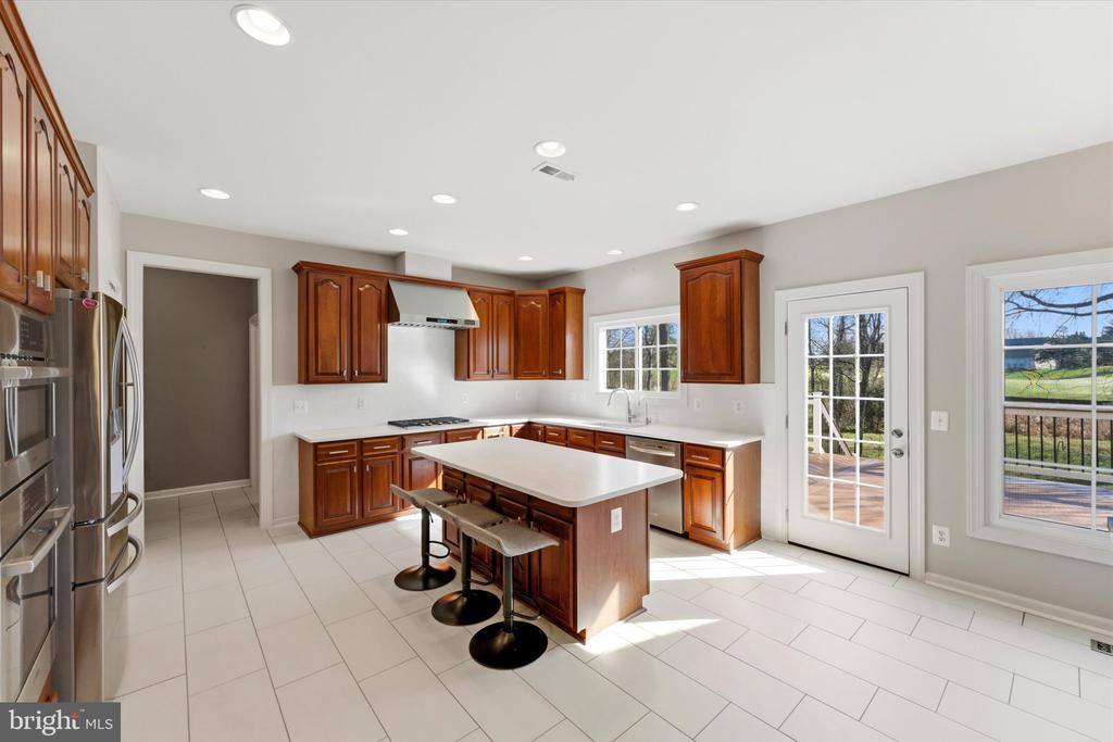 6070 ERINBLAIR LOOP