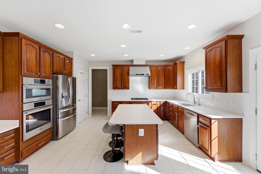 6070 ERINBLAIR LOOP