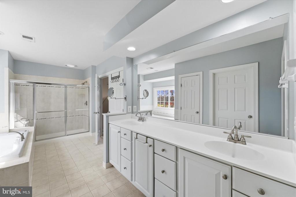 6070 ERINBLAIR LOOP