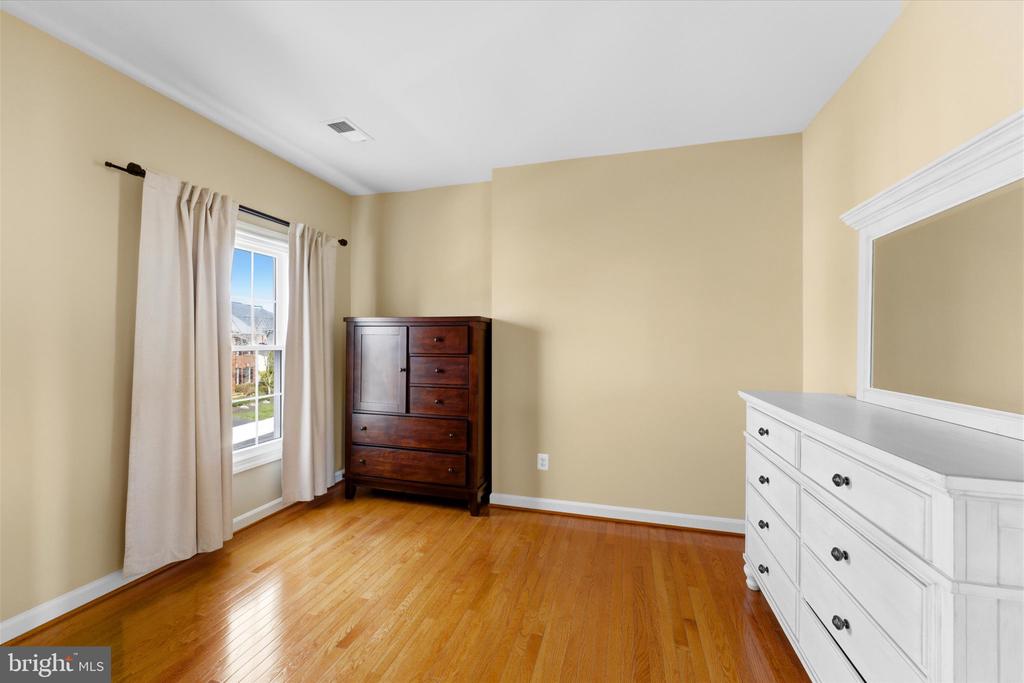 6070 ERINBLAIR LOOP