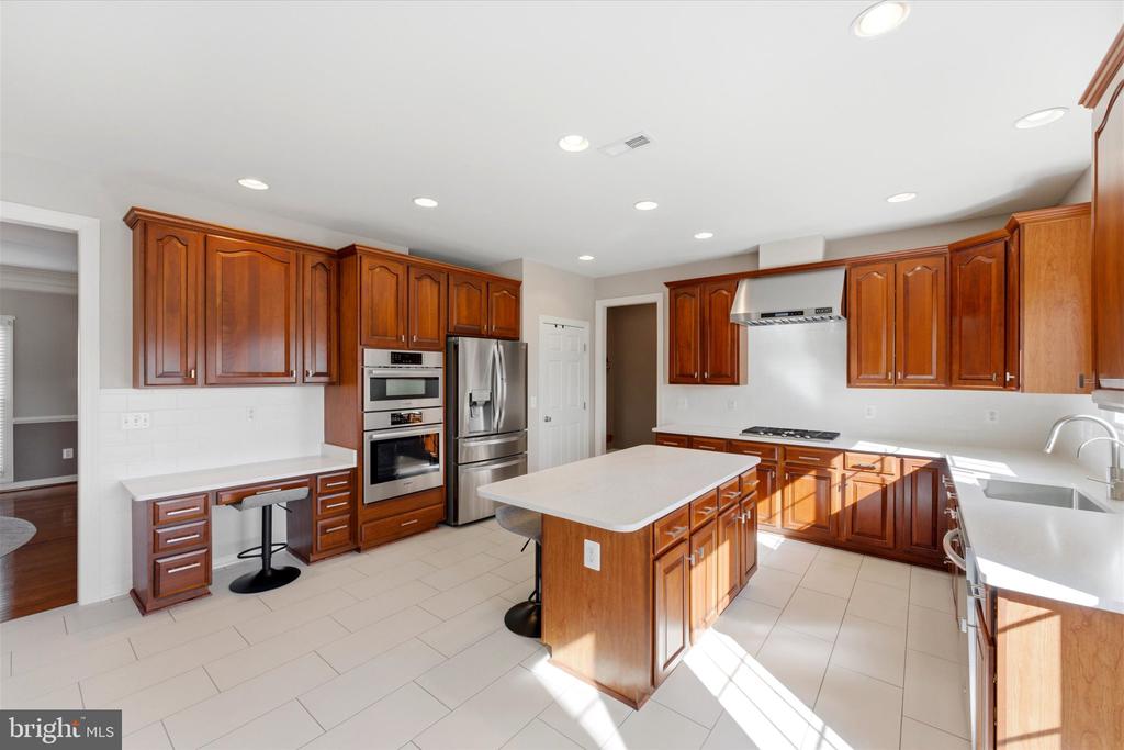 6070 ERINBLAIR LOOP