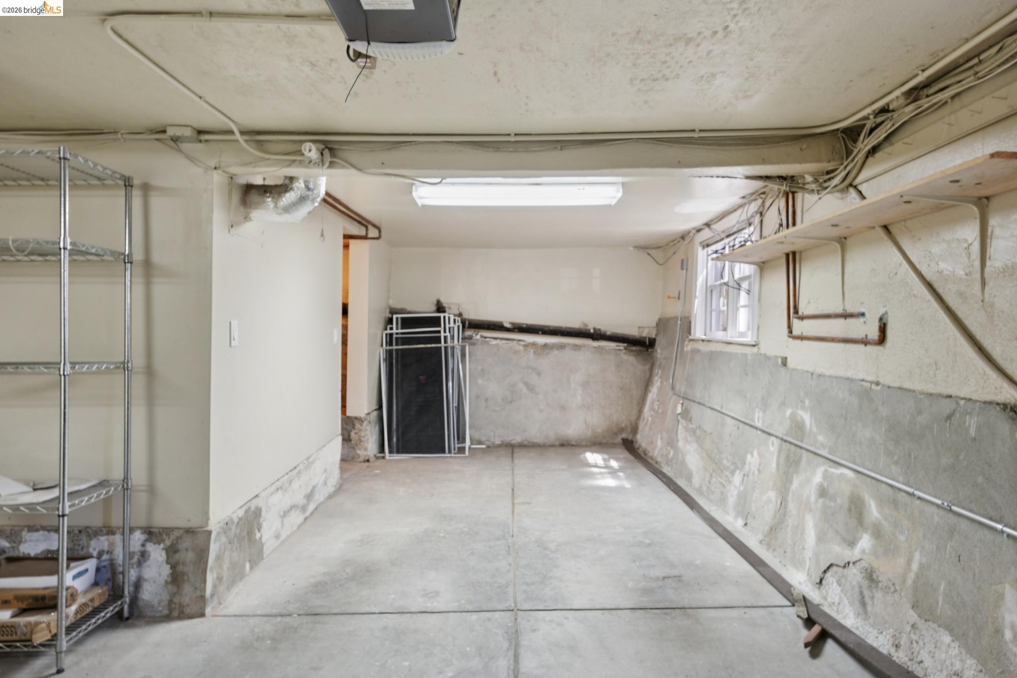 976 Grosvenor Pl