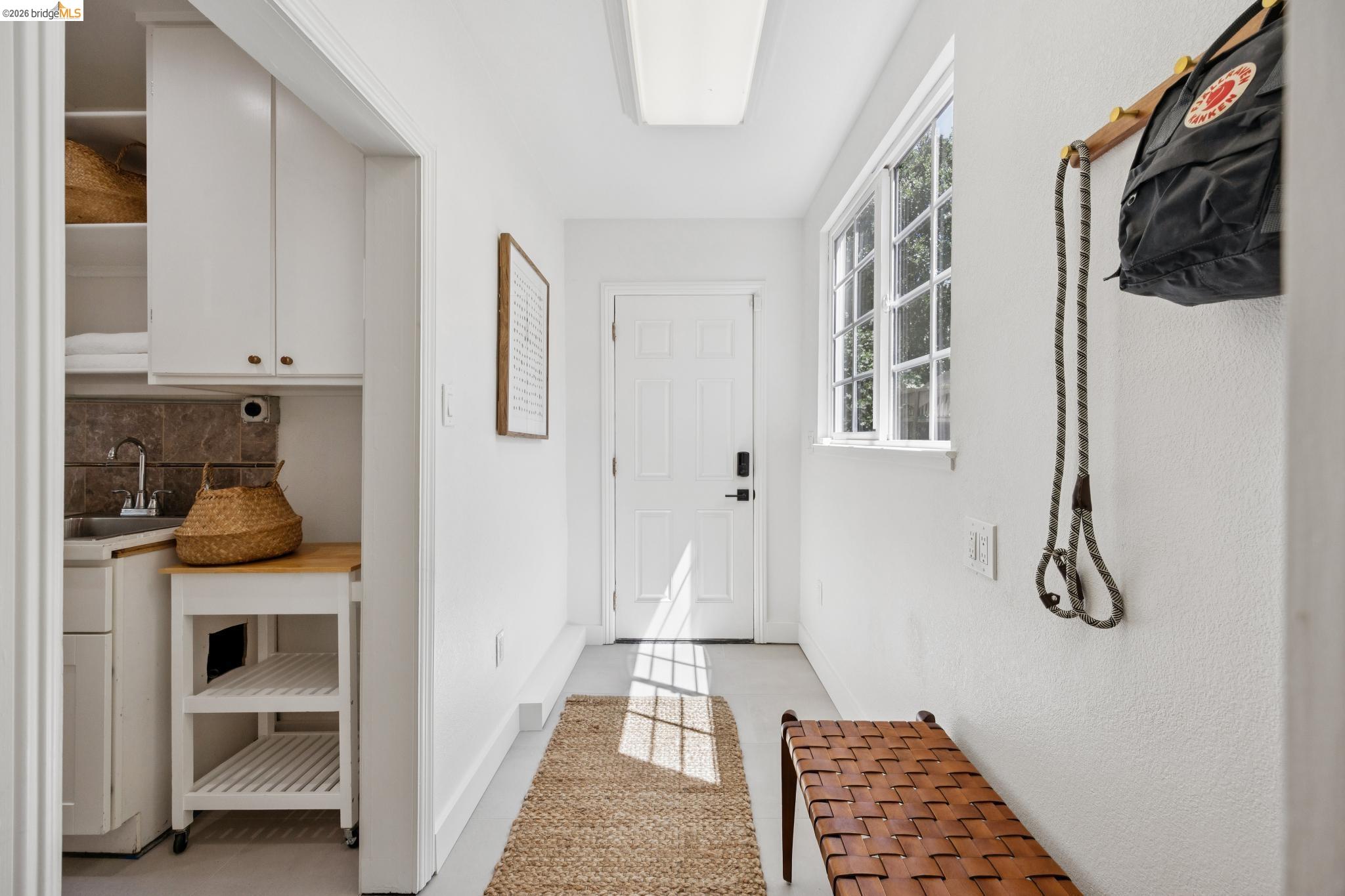 976 Grosvenor Pl