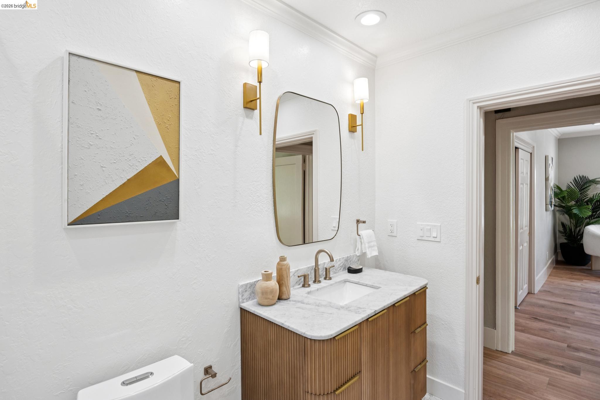 976 Grosvenor Pl