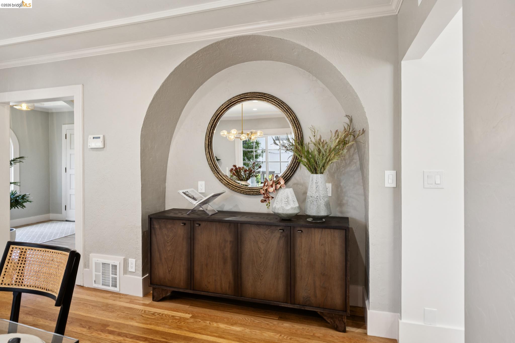 976 Grosvenor Pl