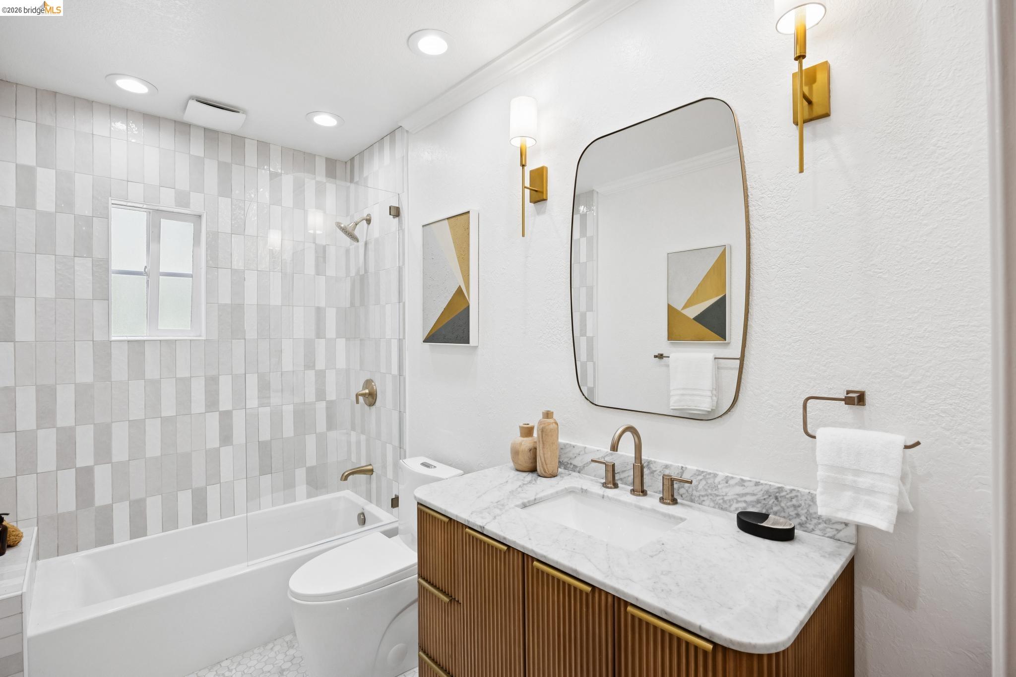 976 Grosvenor Pl