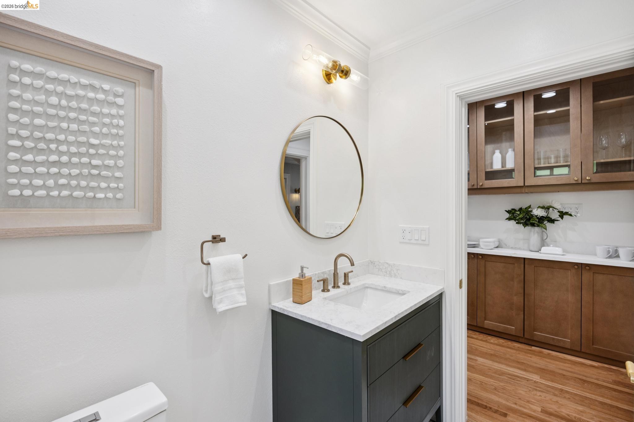 976 Grosvenor Pl