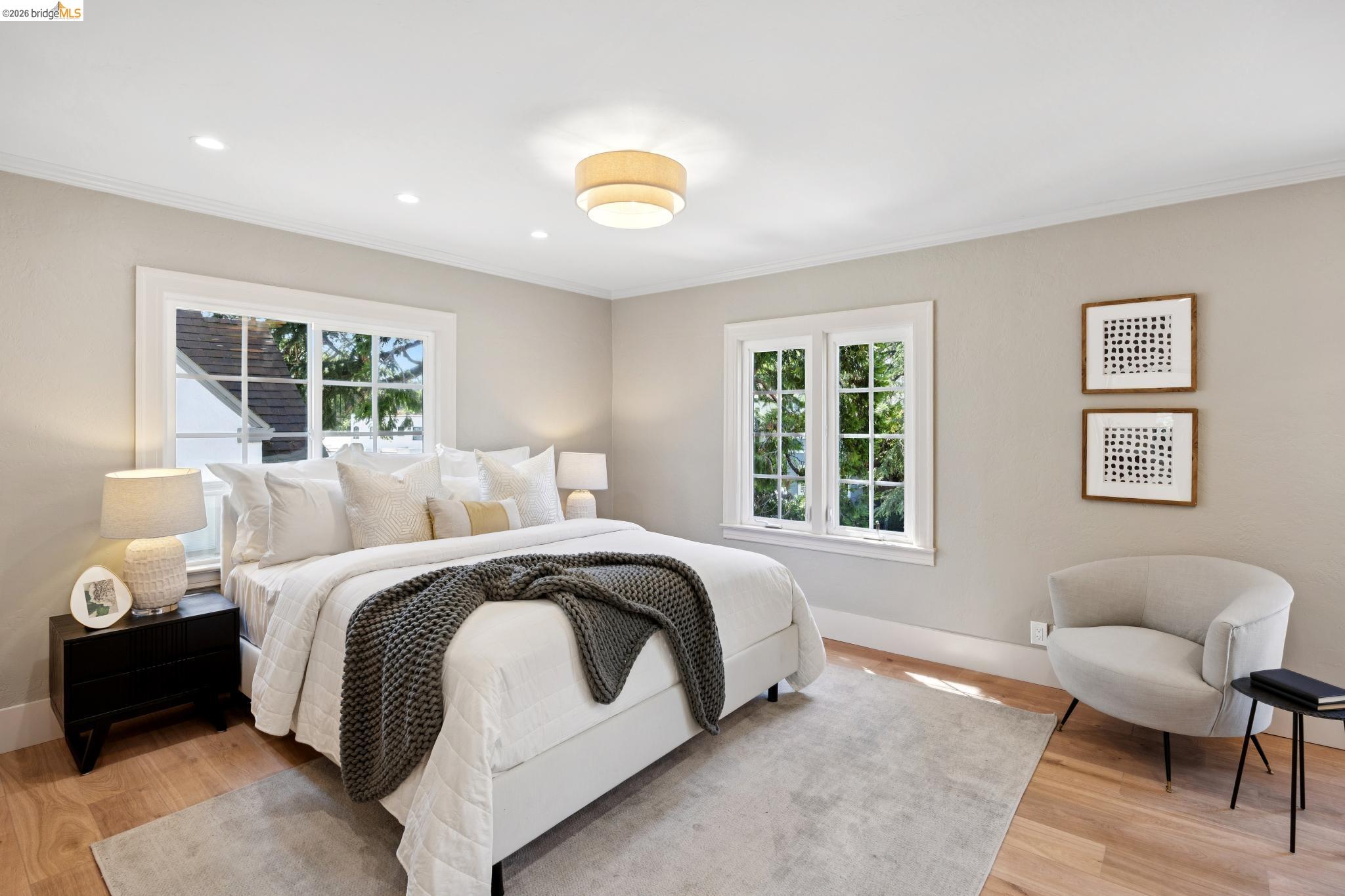 976 Grosvenor Pl