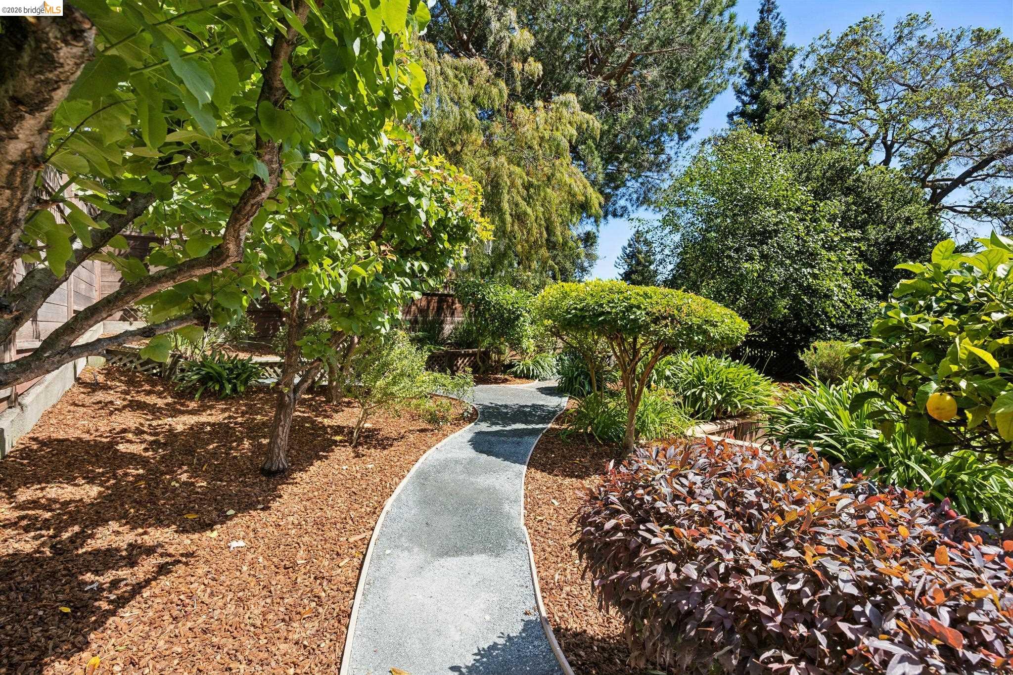 976 Grosvenor Pl