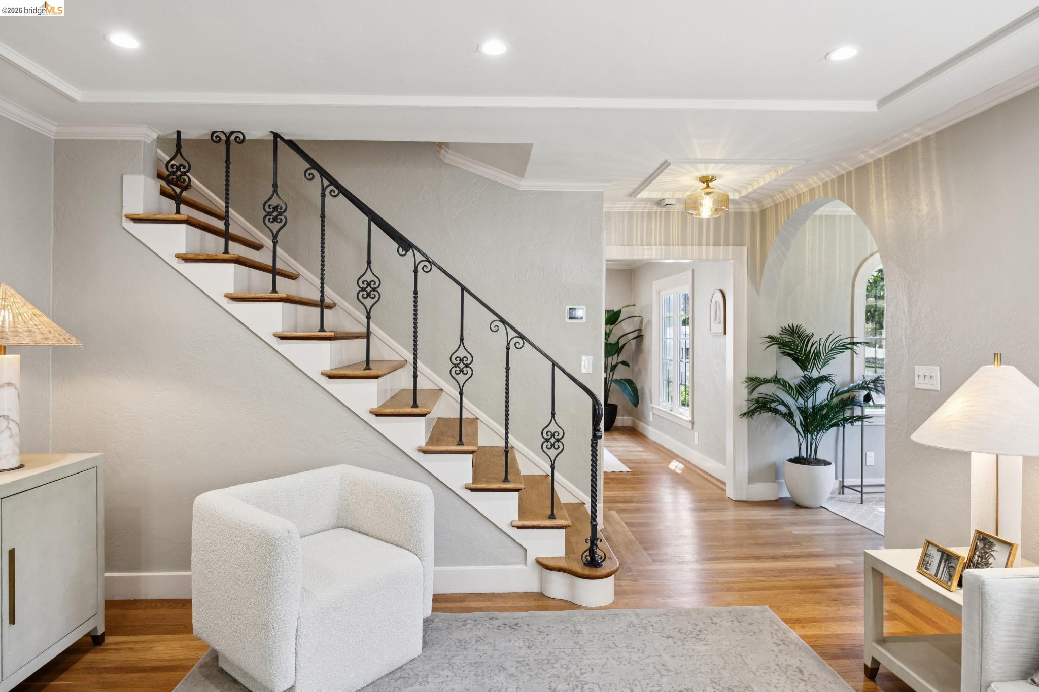 976 Grosvenor Pl