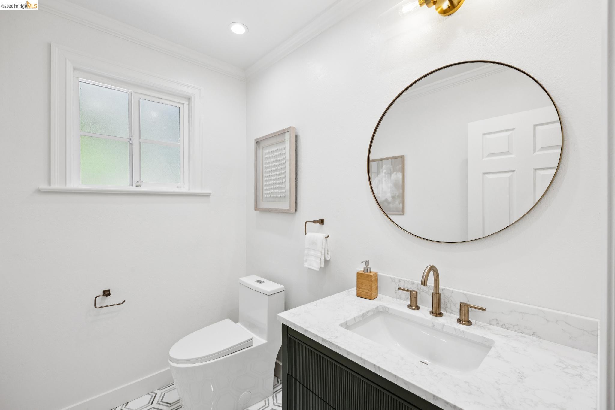 976 Grosvenor Pl