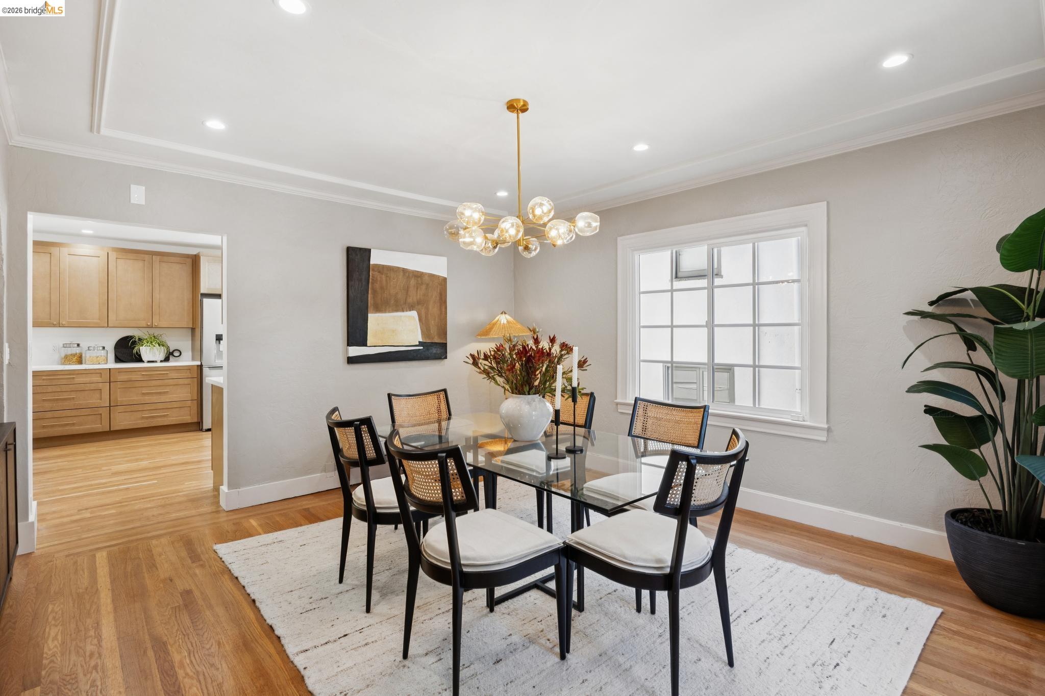 976 Grosvenor Pl
