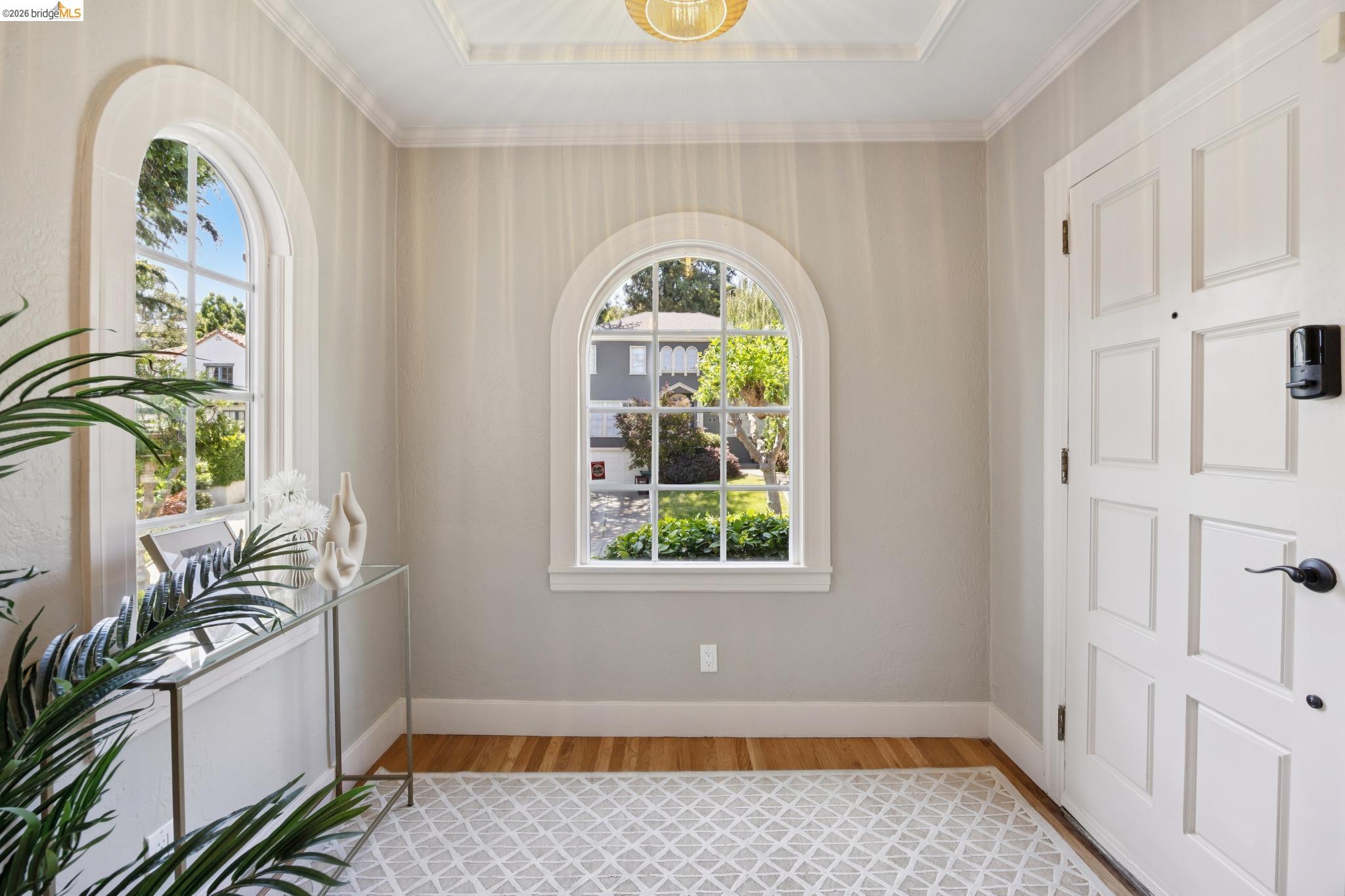 976 Grosvenor Pl