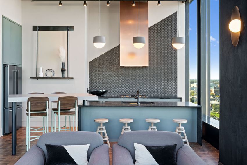 1125 W Van Buren Street Unit: 404