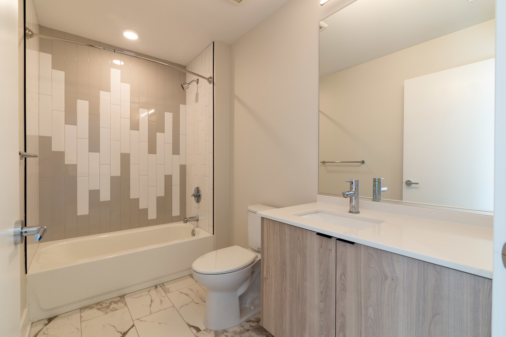 1125 W Van Buren Street Unit: 404