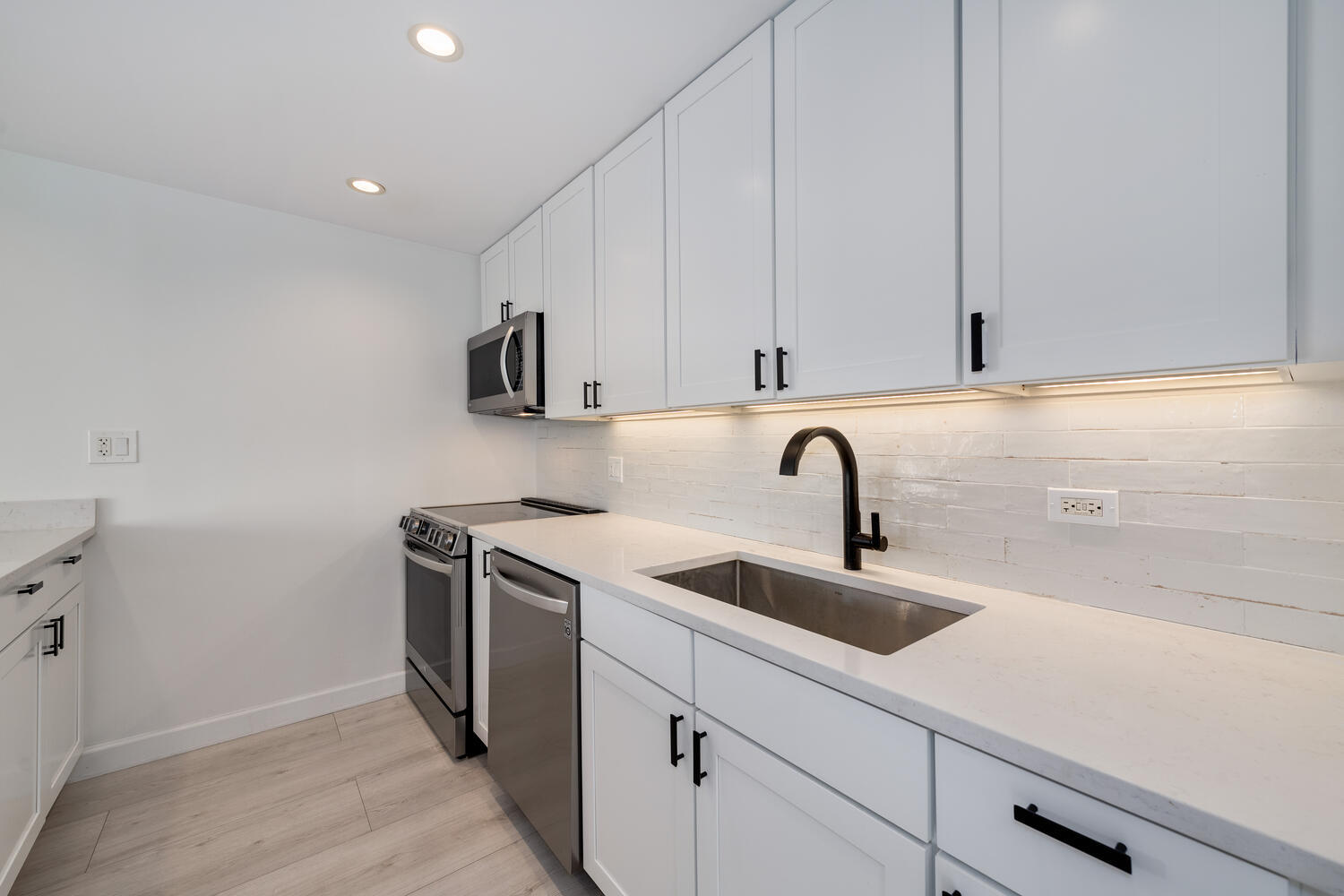 30 E Huron Street Unit: 3002
