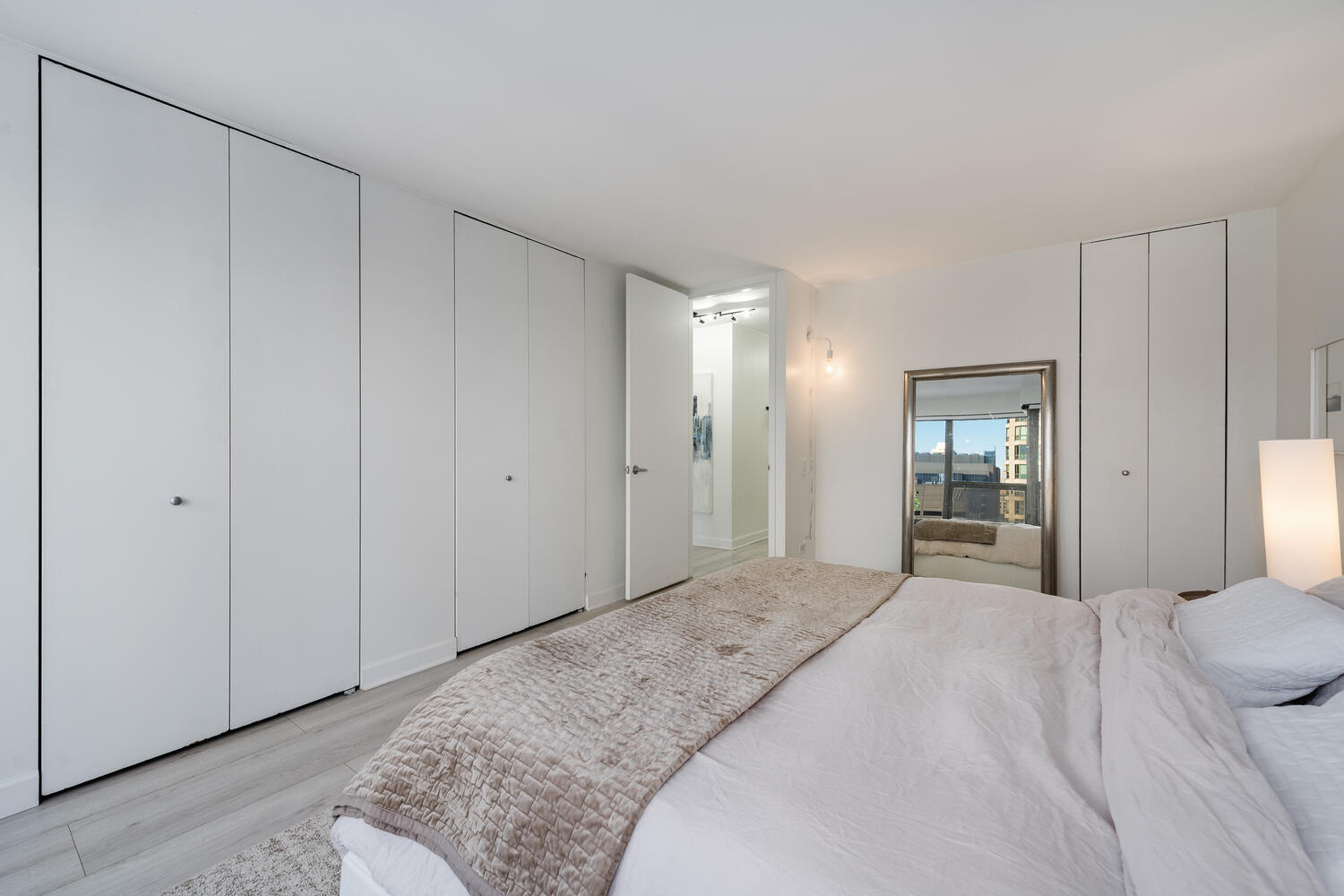 30 E Huron Street Unit: 3002