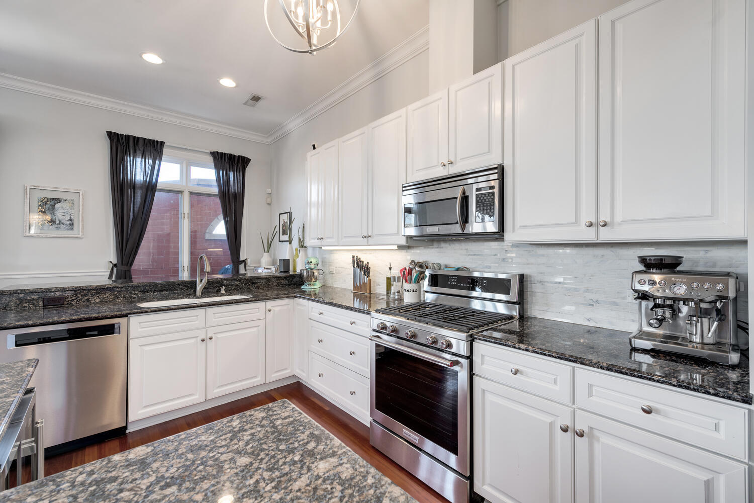 852 N Damen Avenue Unit: 4A