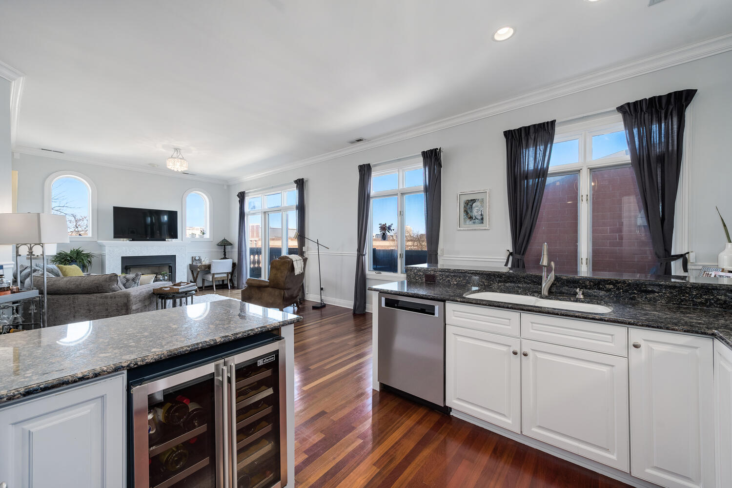 852 N Damen Avenue Unit: 4A