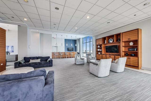 1629 S PRAIRIE Avenue Unit: 810